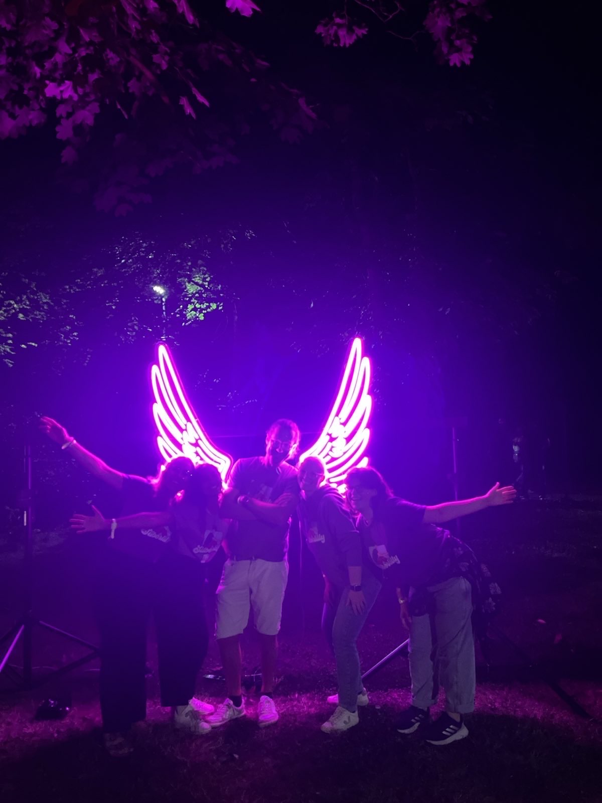 Team Silberlilly mit Engelsflügeln